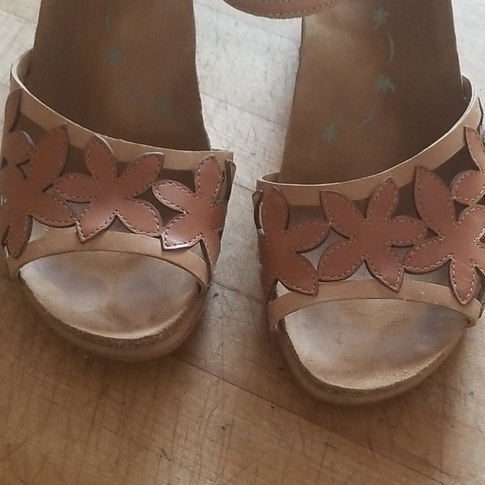 EUC dansko sandals